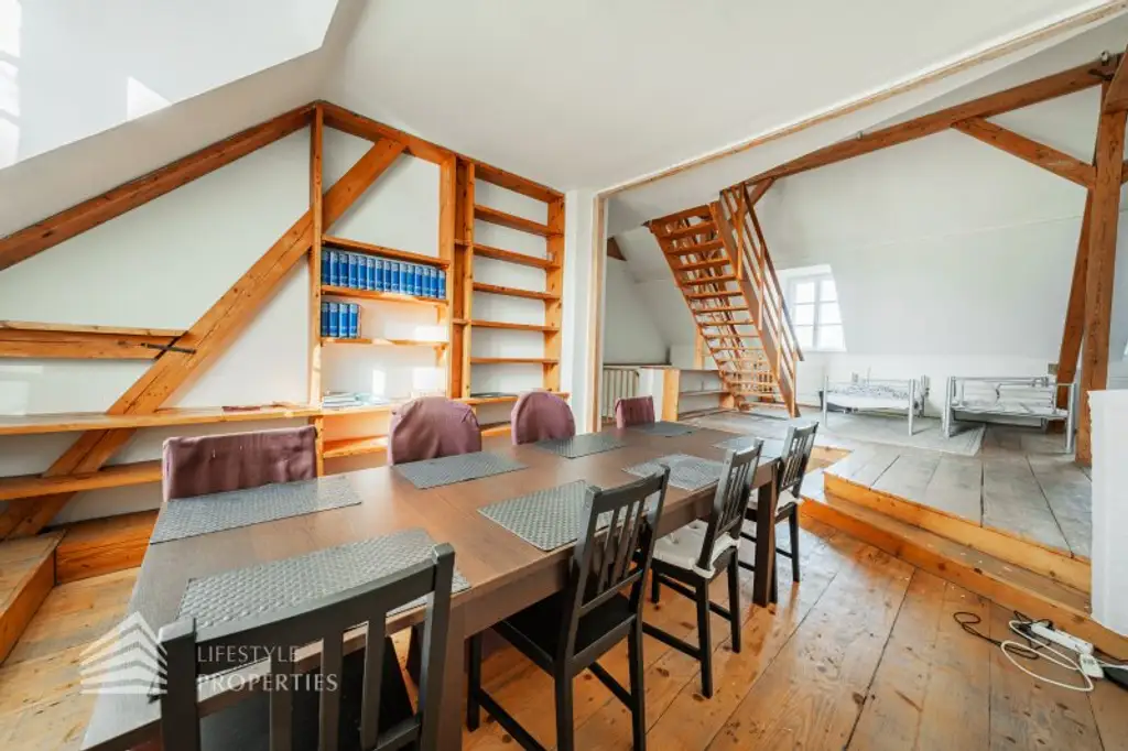 Exklusives Baugrundstück in einzigartiger Lage mit Einreichplanung!