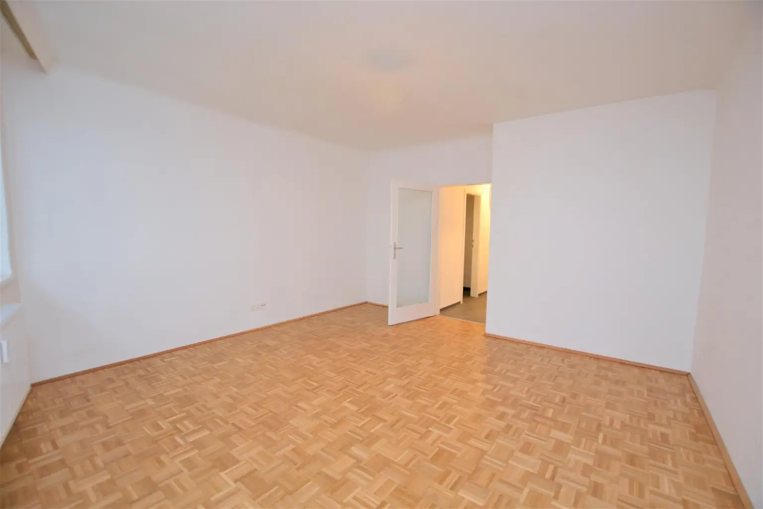 Mitten im Achten! Ideale Single Wohnung mit Top Infrastruktur