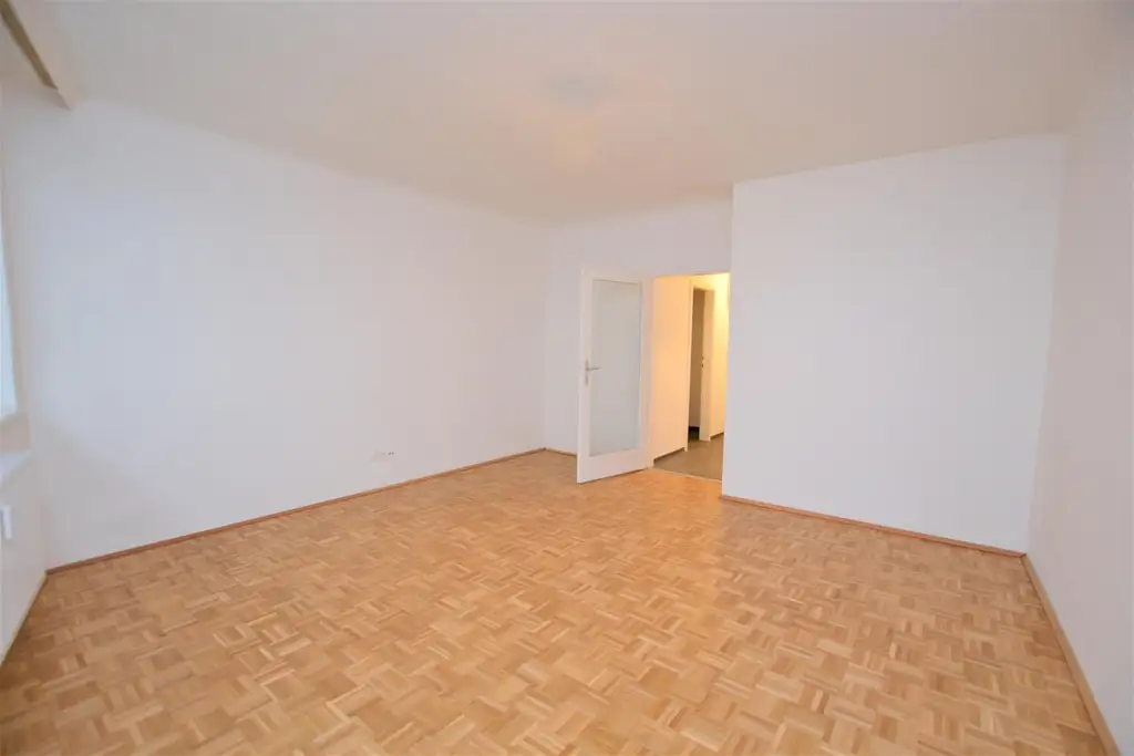 Mitten im Achten! Ideale Single Wohnung mit Top Infrastruktur
