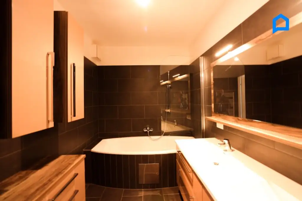 * CITY GATE TOWER * Weitblick über Wien * helle 3 Zimmer * große Loggia* Balkon* Top Küche* Klimaanlage *