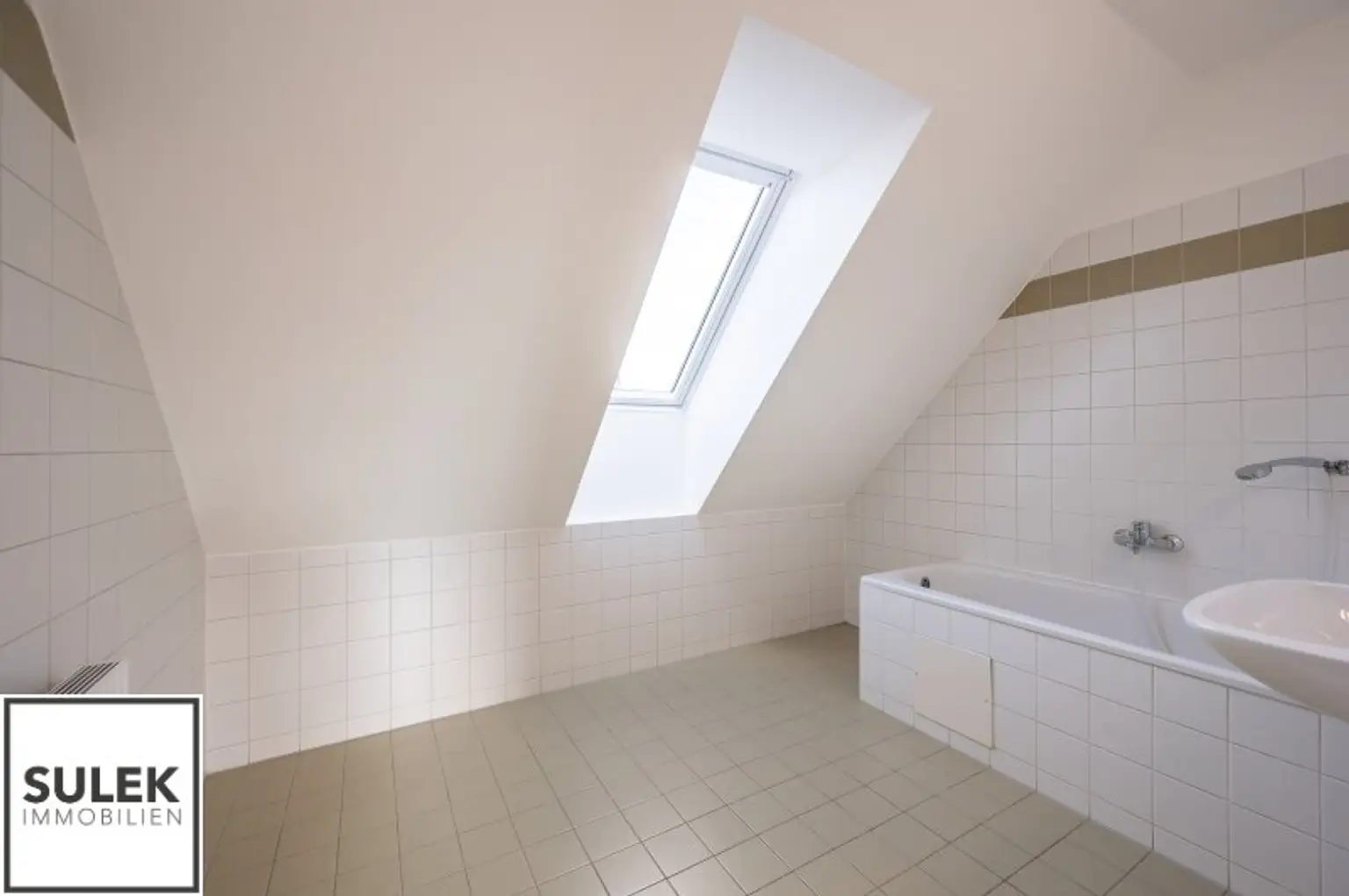 ** ab sofort; einzigartige 3 Zimmer Maisonette Dachgeschoss Wohnung // Nähe Johann-Nepomuk-Vogl-Platz // Währing **