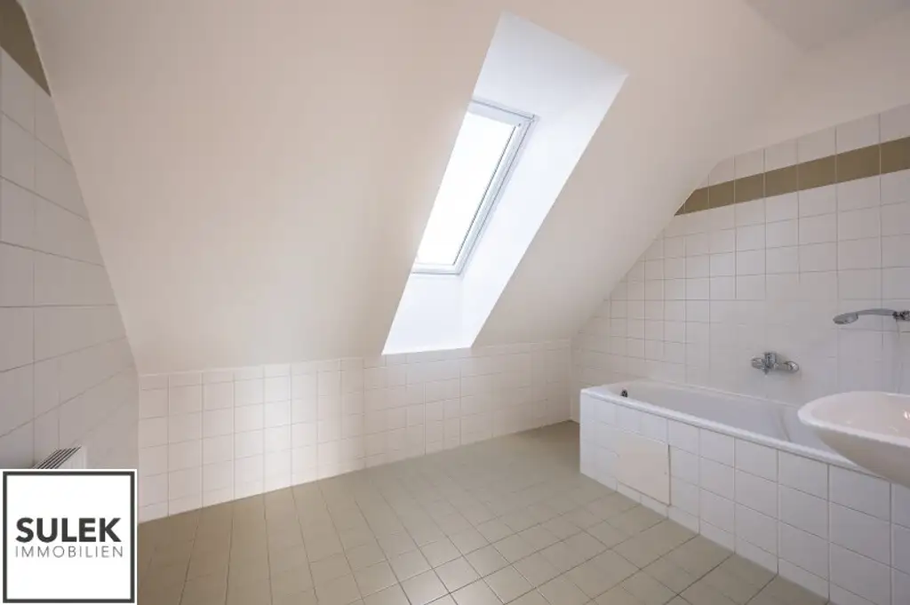 ** ab sofort; einzigartige 3 Zimmer Maisonette Dachgeschoss Wohnung // Nähe Johann-Nepomuk-Vogl-Platz // Währing **