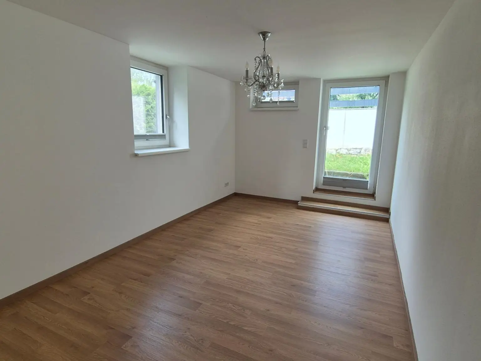 GERÄUMIGES EINFAMILIENHAUS IN SCHÖNER WOHNLAGE