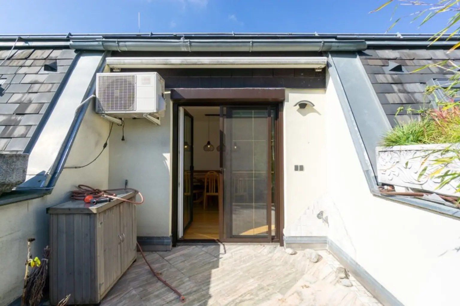 Dachterrassenwohnung vom Feinsten! Komfort und Ruhe im Grünen auf knapp 100 m²