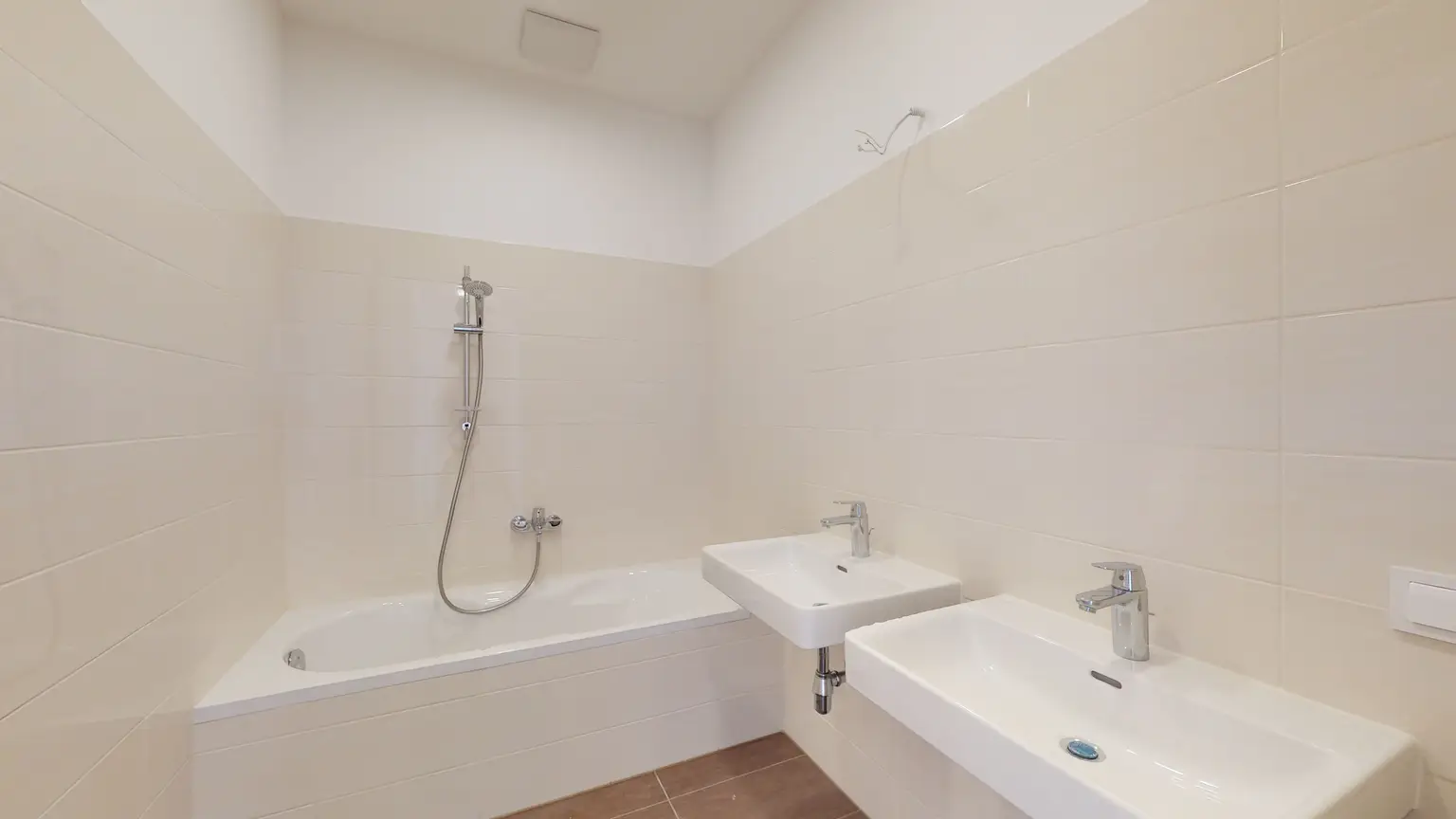 "Urban Oasis" - Rarität | Neubauwohnung in Jahrhundertwendehaus | 2 Balkone