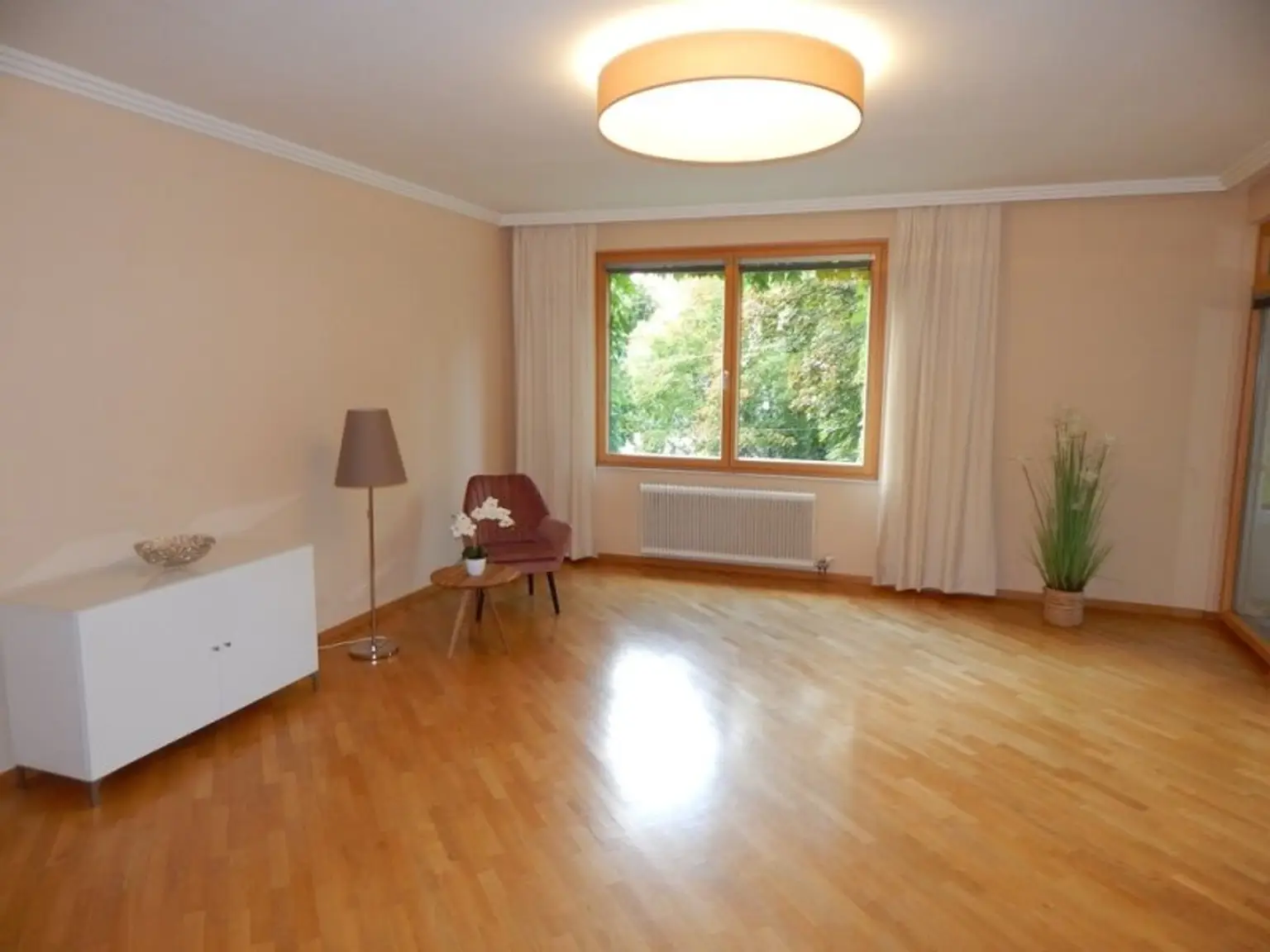 Helle und ruhige - Top ausgestattete Wohnung mit 2 Loggien