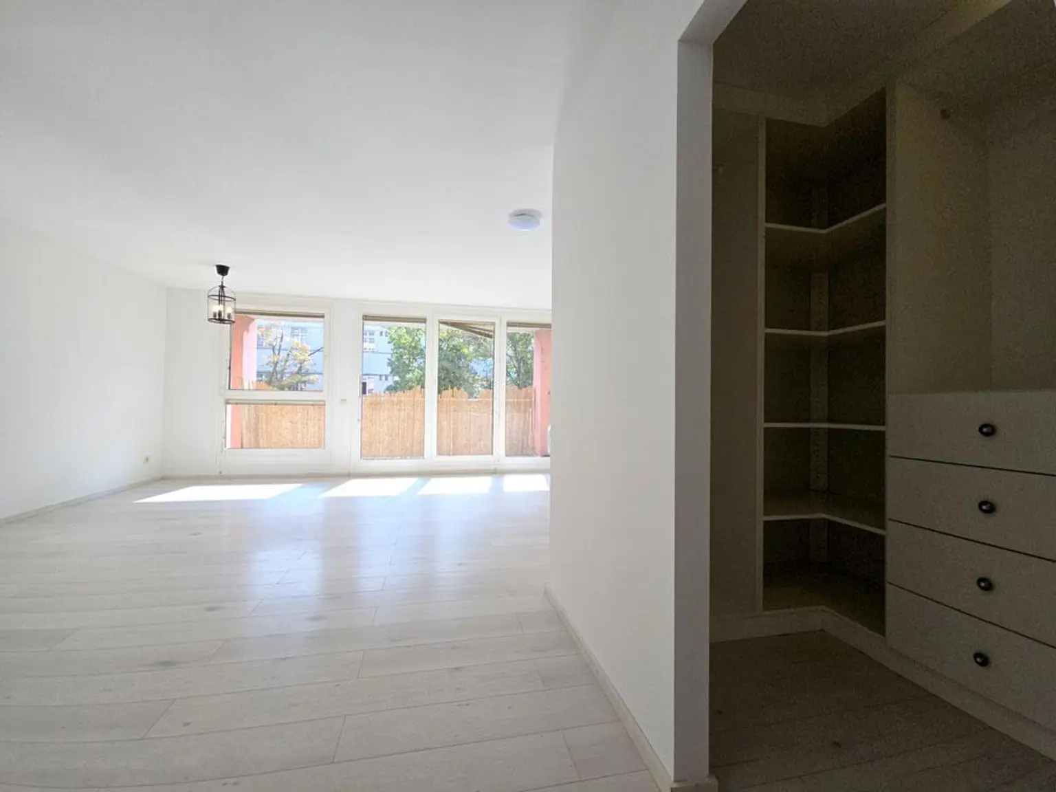 RESERVIERT! 1200 Wien/Leystraße: Zw. Donau und Donaukanal: Entzückende Garconniere mit Loggia
