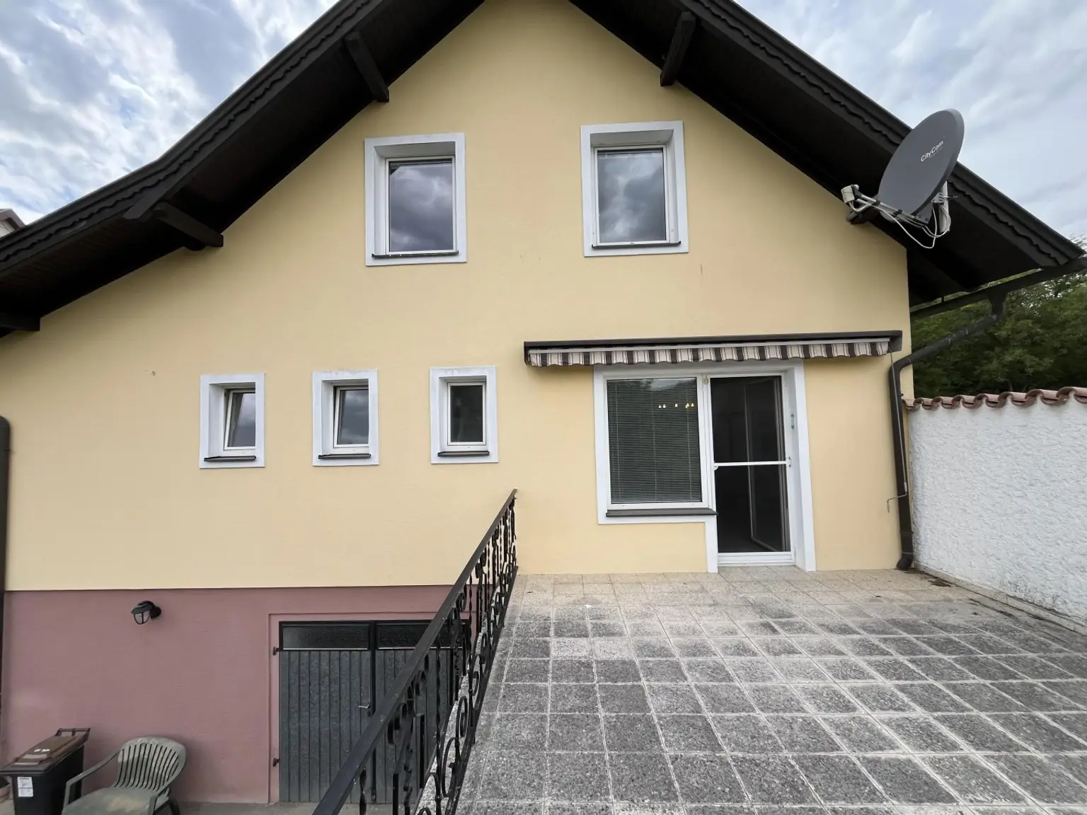 Südseite mit Terrasse