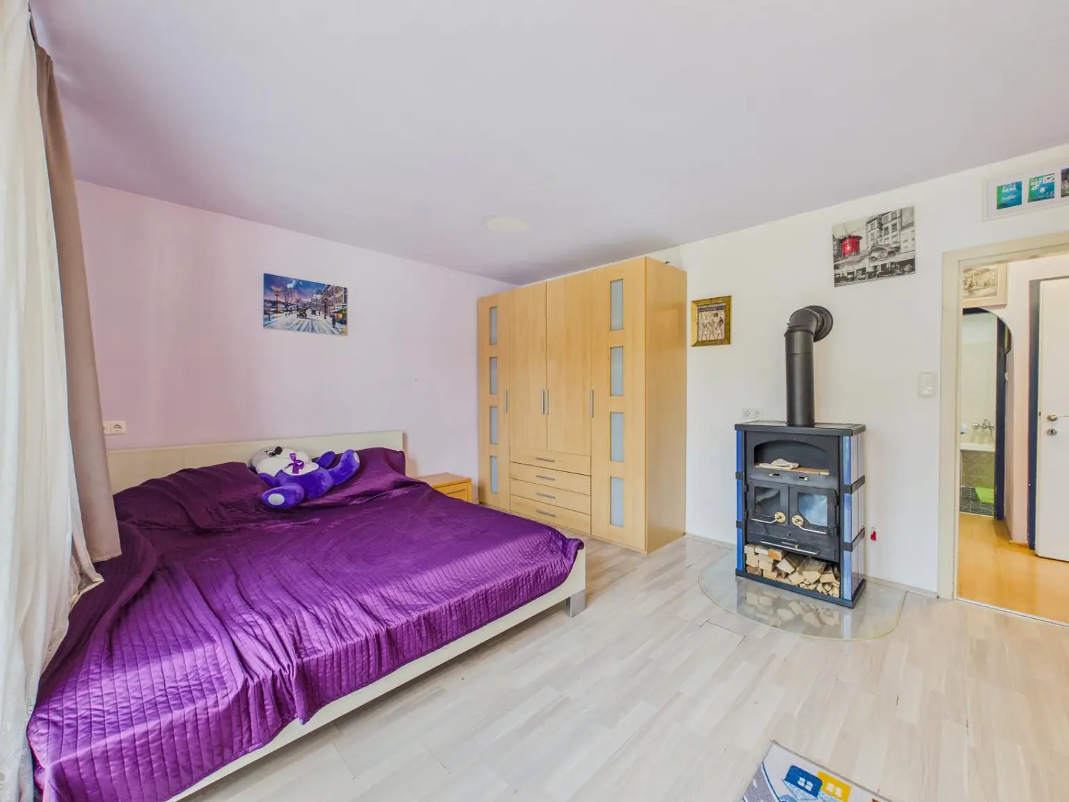 Schlafzimmer 1
