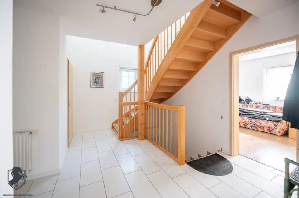 Exklusives Niedrigenergie-Einfamilienhaus mit Vollkeller auf 1.008 m² Grundstück in ruhiger Bestlage von Pixendorf