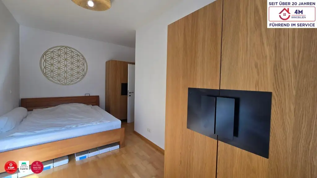 Drei Zimmer Stilaltbau-Rarität in begehrter Lage – sonnig, ruhig und elegant