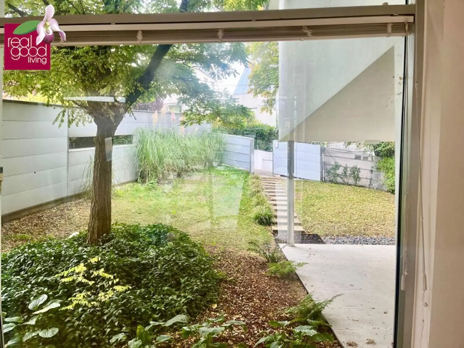 Wohngenuss mit Traumfernblick: Teilmöblierte Traumvilla mit Outdoorpool, Garten, Sauna, Jacuzzi Indoor, Tischtennistisch, etc.