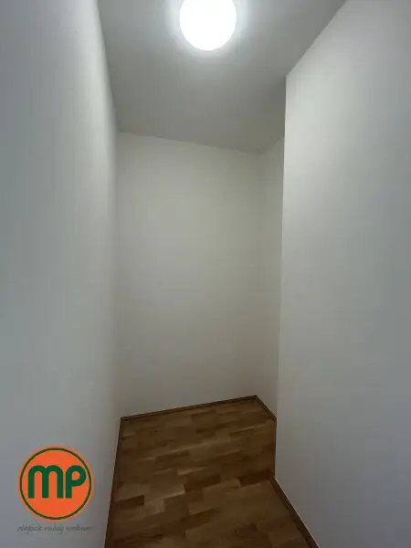 Neubau-Highlight: lichtdurchflutete 3-Zimmer-Dachwohnung mit Loggia