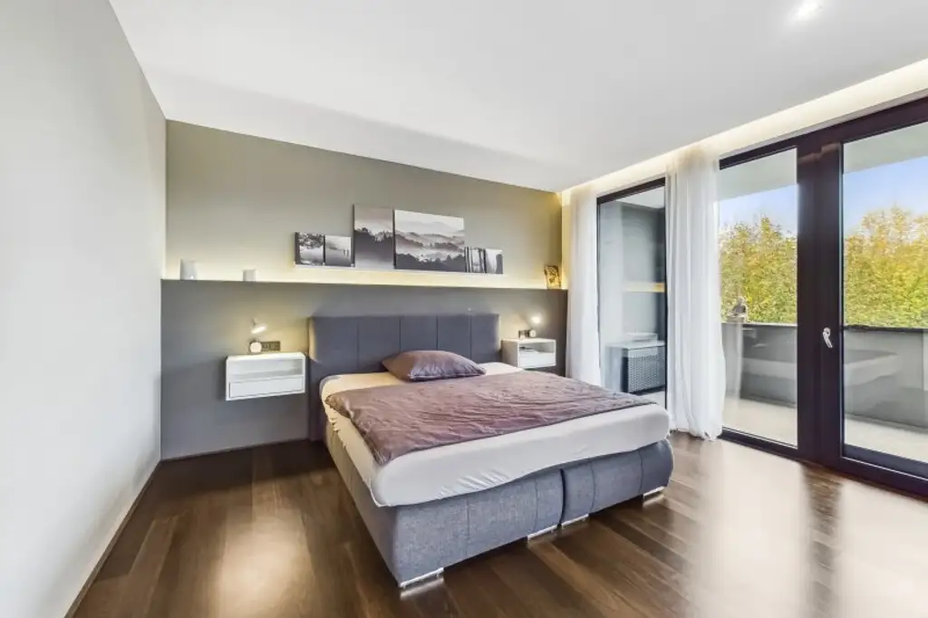 Exklusive Villa mit Indoor- & Outdoor-Pool, Smart-Home-Ausstattung und durchdachtem Raumkonzept