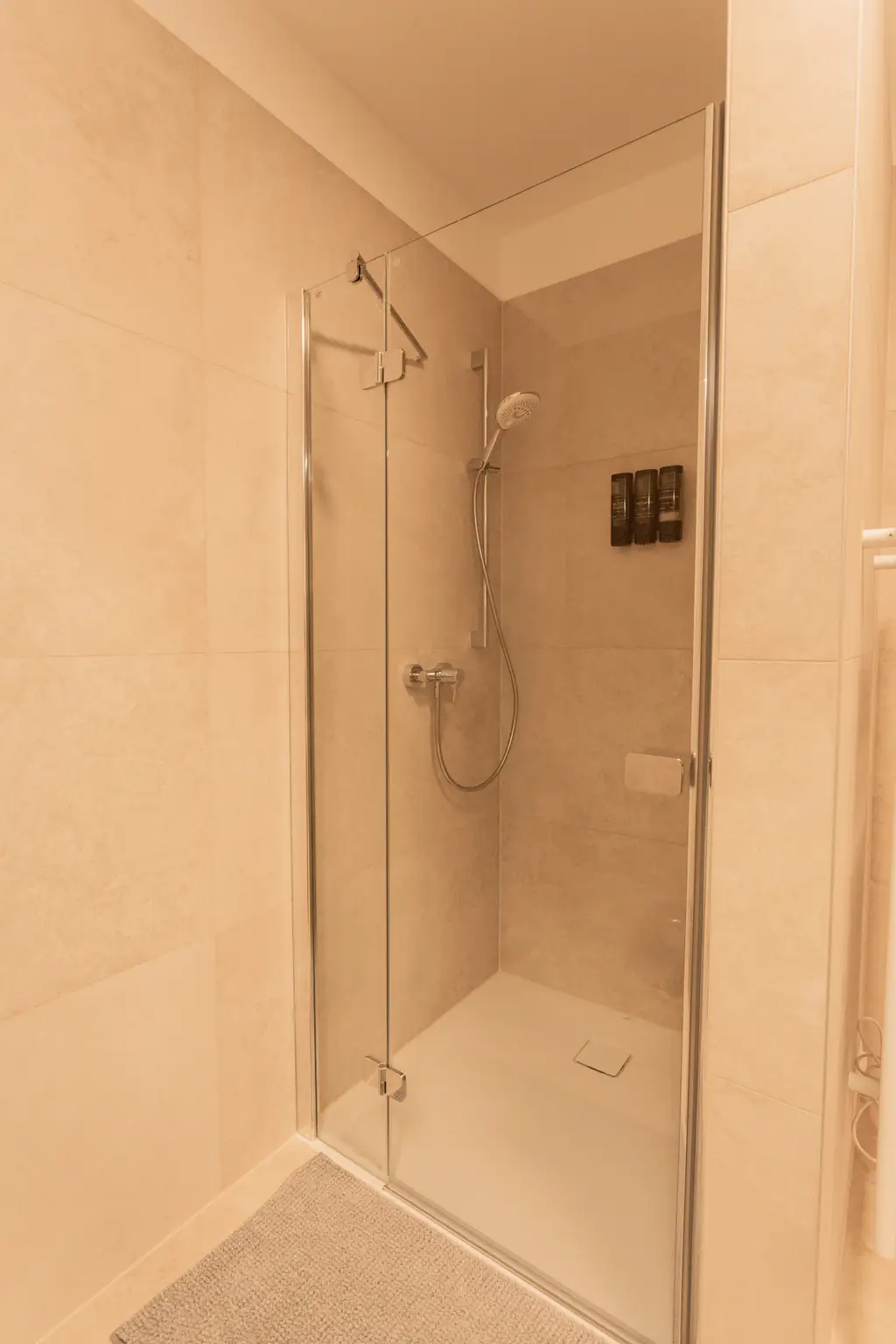 Badezimmer mit Dusche