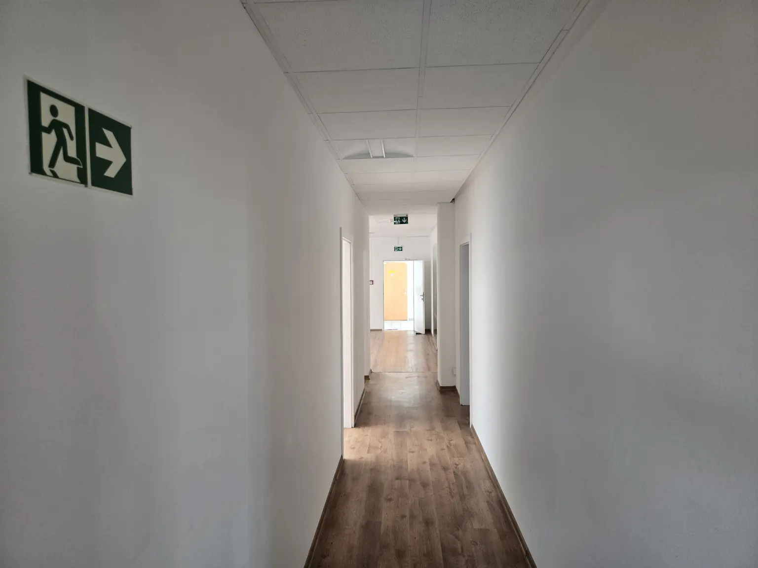 Zugang zu den Büroräumlichkeiten - Büro T.2.17