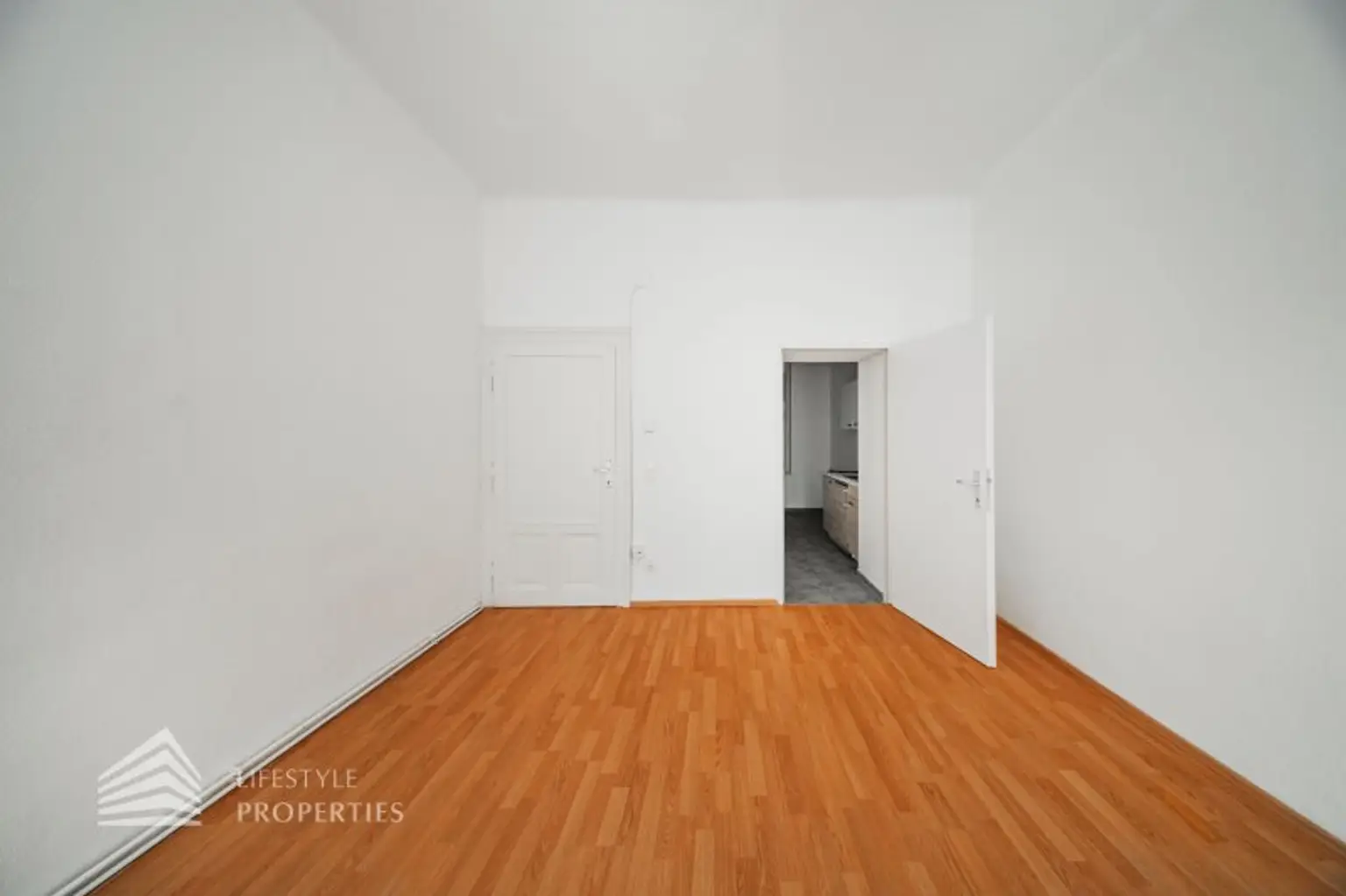 Helle Garconniere, Nähe Reumannplatz