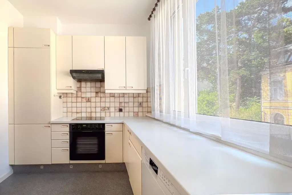 “Rare Parkside Living! Beside Vienna’s Romantic English Garden!“