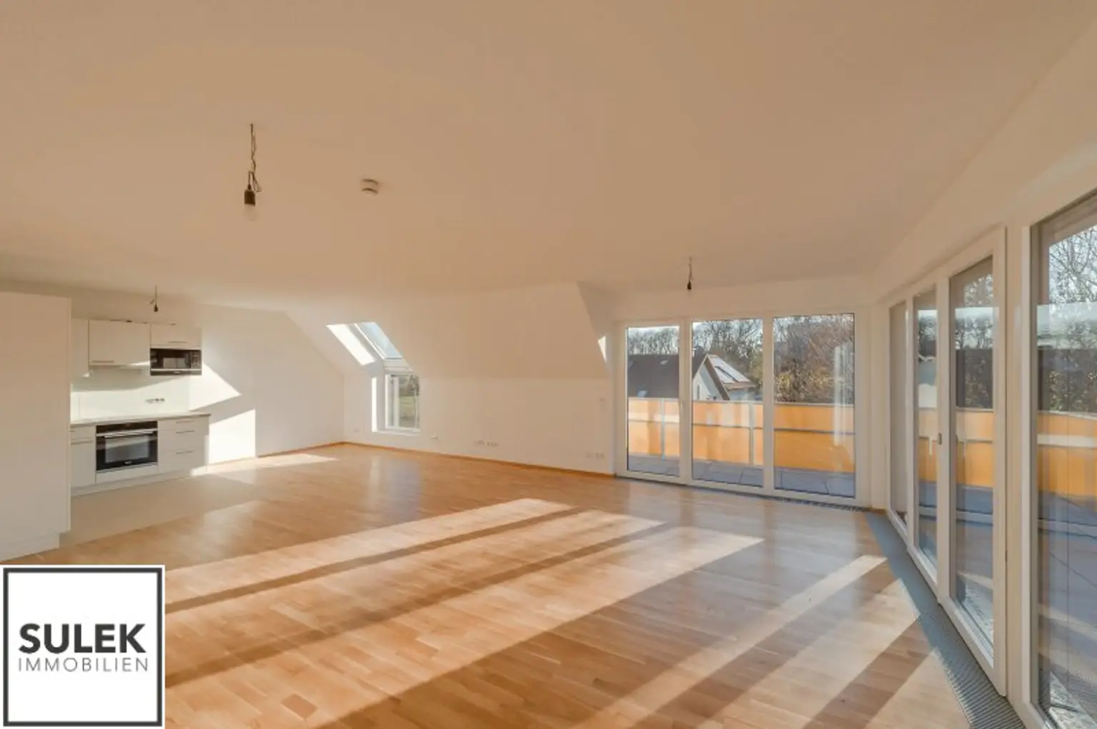 Wohnen in Hirschstetten: großzügige Familien-Wohnung (3-Zimmer) mit Balkon und Grünblick ** ab 01.12 verfügbar