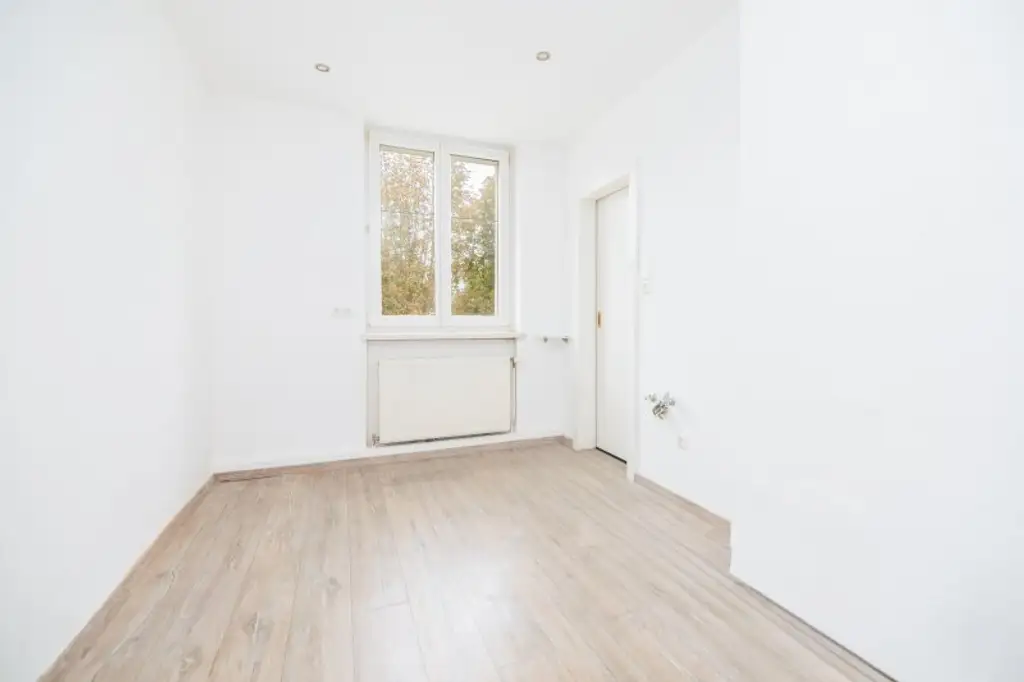 AB 01.01.2026 VERFÜGBAR I NEUE KÜCHE I BALKON  I RUHIG I BADEWANNE I LICHTDURCHFLUTET I SONNIG I ZENTRAL I HAUSTIERE WILLKOMMEN I PROJEKT WOHNEN I