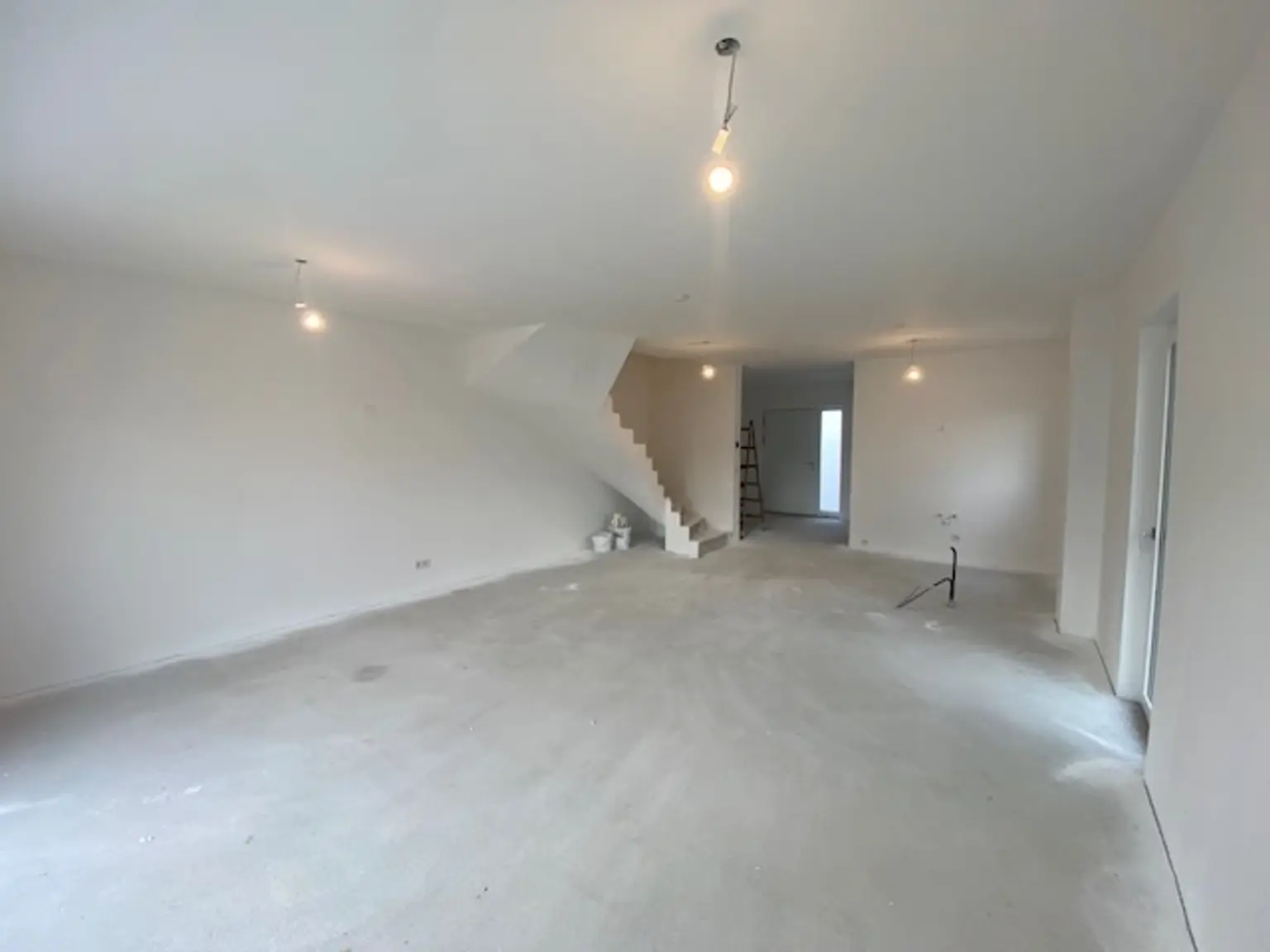 Moderne Doppelhaushälfte in Parndorf: Erstbezug mit Garten und Terrasse!