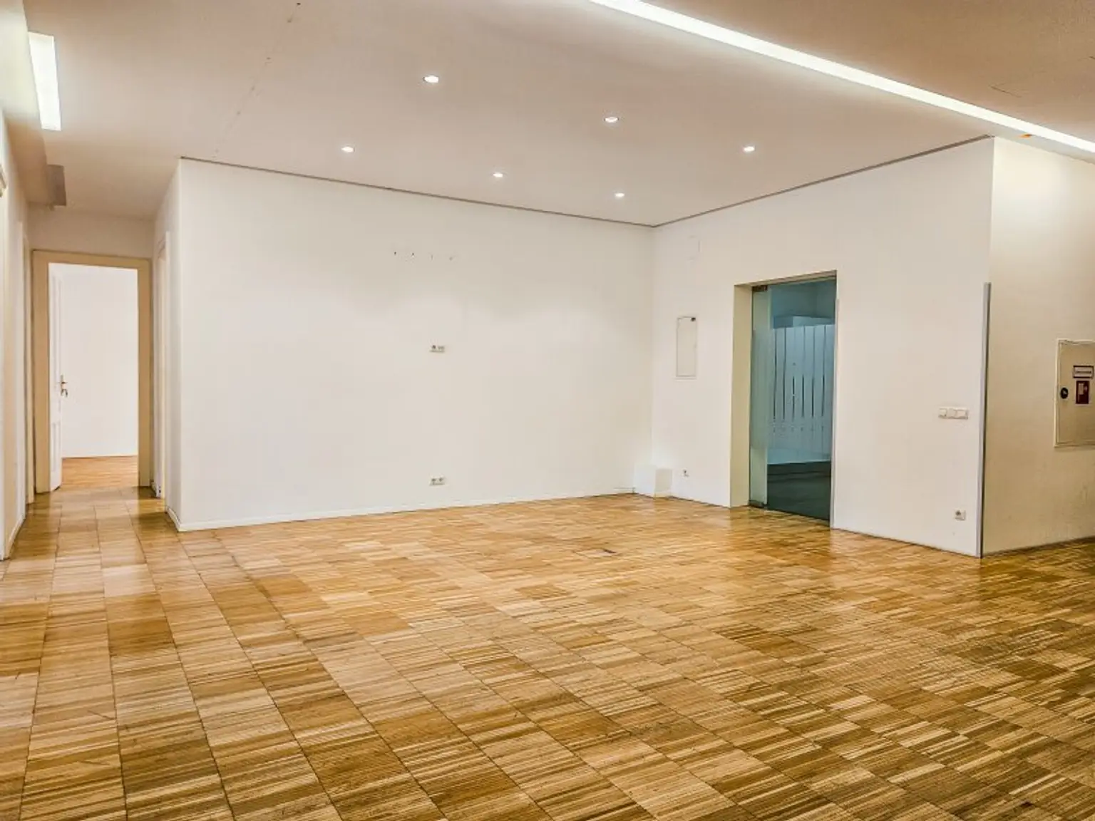 Großzügige Bürofläche in schönem Stilaltbau - Mariahilfer Strasse
