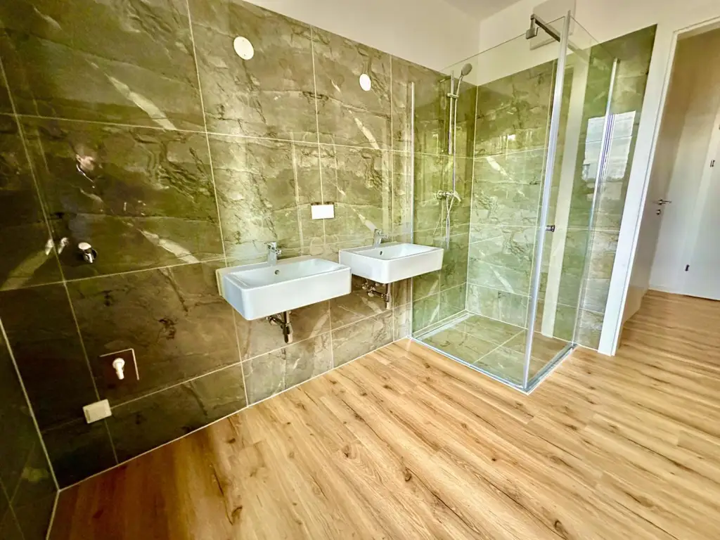 Erstbezug! Top 5! Wunderschöne zentrumsnahe 4-Zimmer Wohnung mit Balkon!