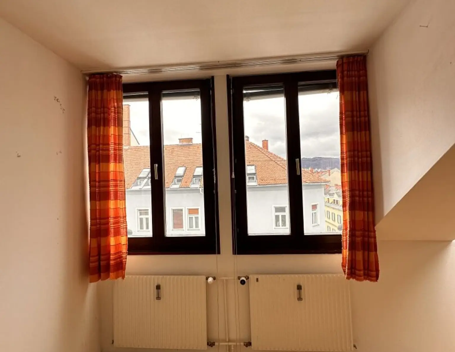 Anleger aufgepasst - ruhige 100m² Wohnung zu einem günstigen Preis - keine Investition erforderlich - 3 getrennt begehbare Räume - 6 Rad-Min zur FH Joanneum