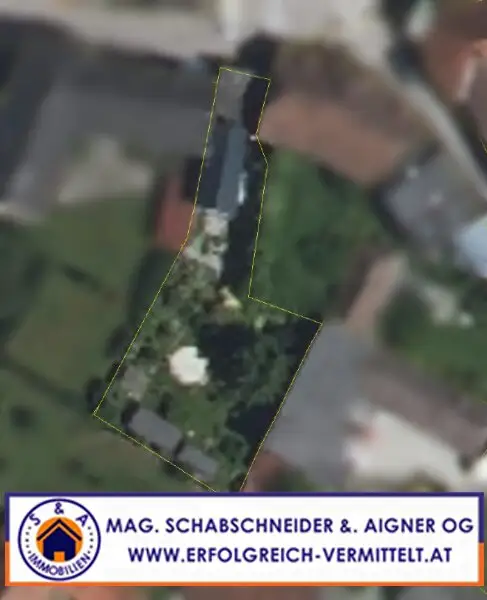 Kleines Stadthaus zum Renovieren mit ruhigem Garten mitten im Zentrum!