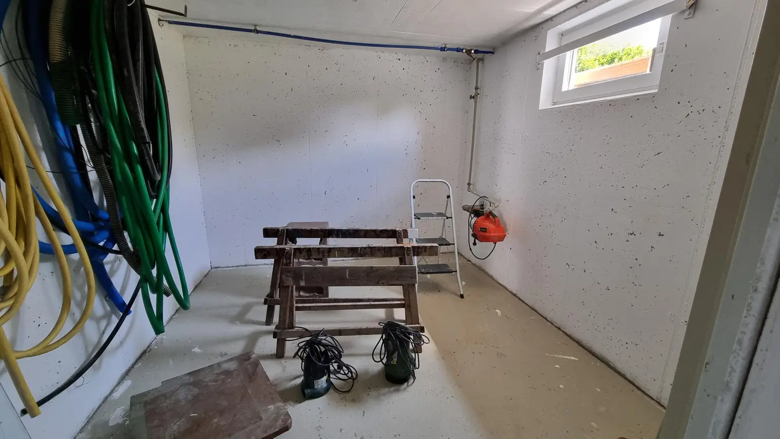 Charmanter Bungalow mit großem Garten, Photovoltaik & Teichanlage