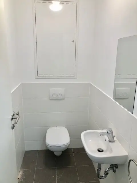 WC mit Waschbecken