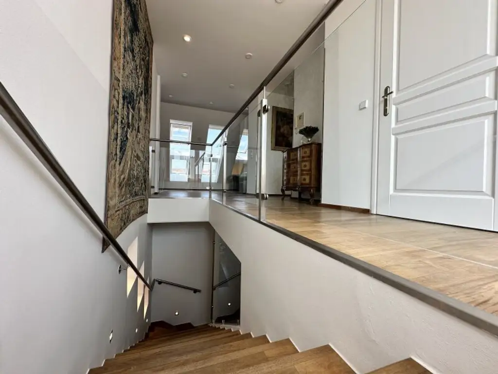 PANORAMA-DACHTERRASSE - EXKLUSIVE DACHGESCHOSSWOHNUNG AUF ZWEI EBENEN