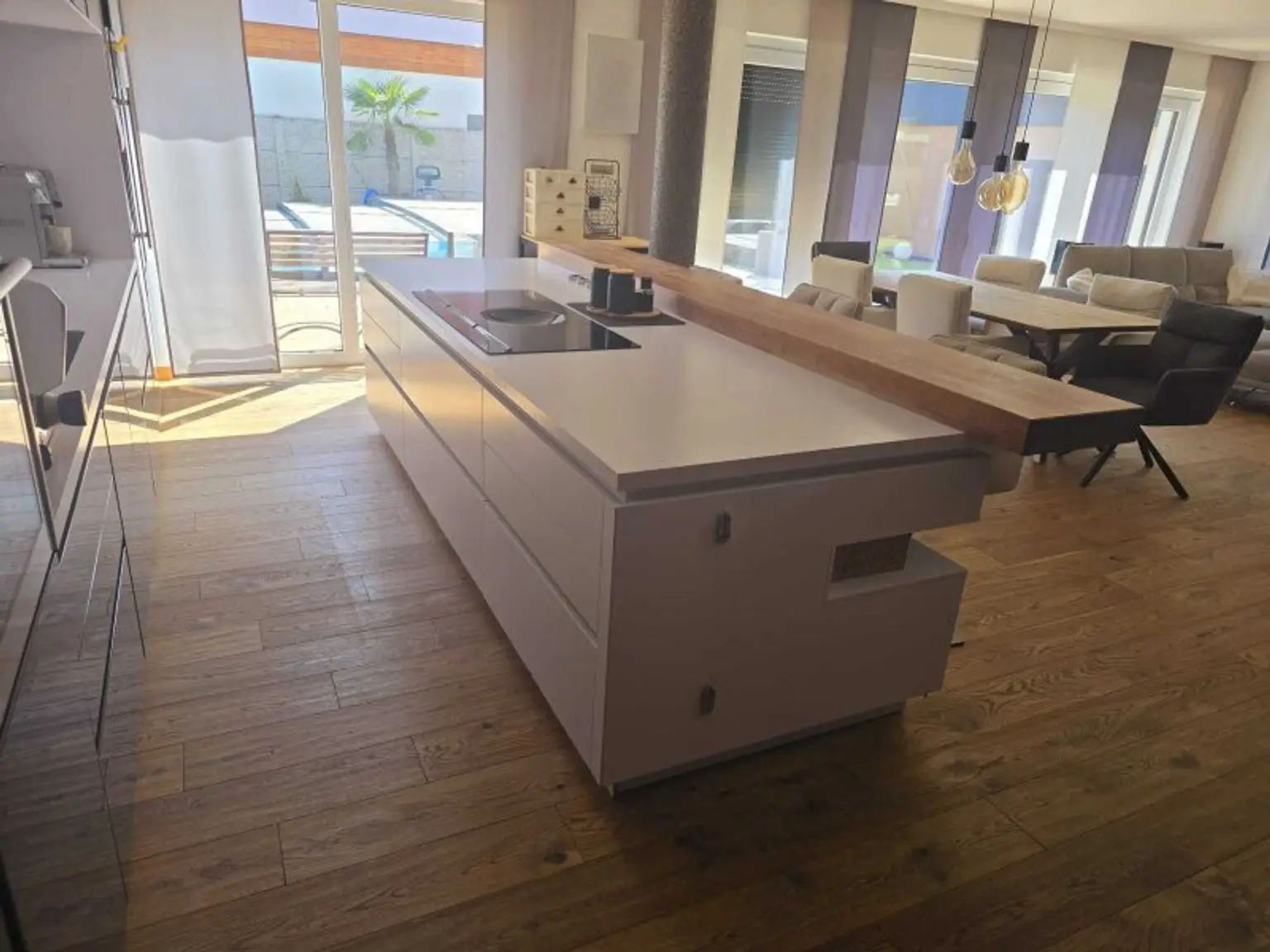 Traumhaft LUXURIÖS AUSGESSTATTETES SMART EFH in Leopoldsdorf: Wfl. 196m², 6 Zimmer, Balkon & Terrasse! + PHOTOVOLTAIK ANLAGE mit STROMSPEICHER + beheizter POOL  + GARAGE + GRILLPLATZ +