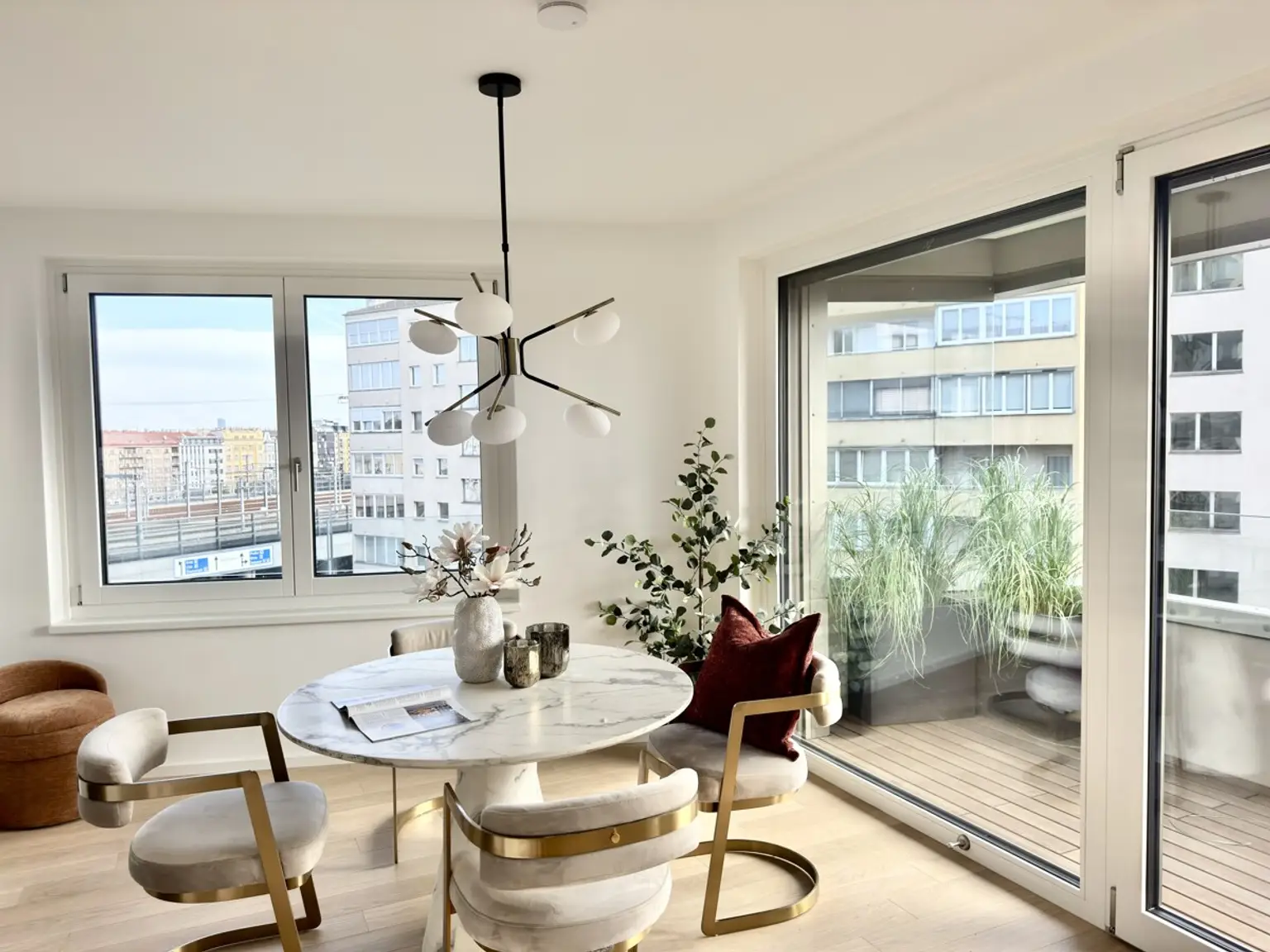 Provisionsfrei: 7. Stock - Laxenburger Straße/Hauptbahnhof - große Zweizimmer-Wohnung