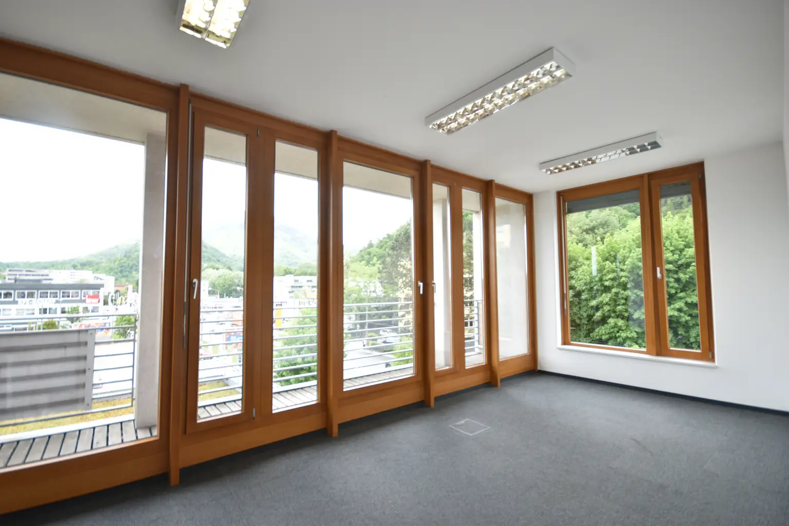 "SCHALLMOOS - Helle Büroetage im Business Boulevard"
