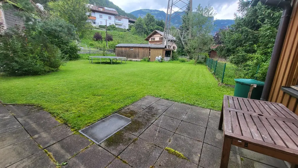 Großzügiges Haus mit wunderschönem Garten!