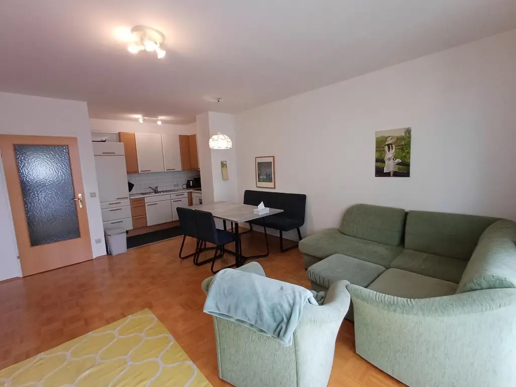 Gmunden: Äußerst gemütliche, teilmöblierte Wohnung mit Balkon im 1. OG in Seenähe!