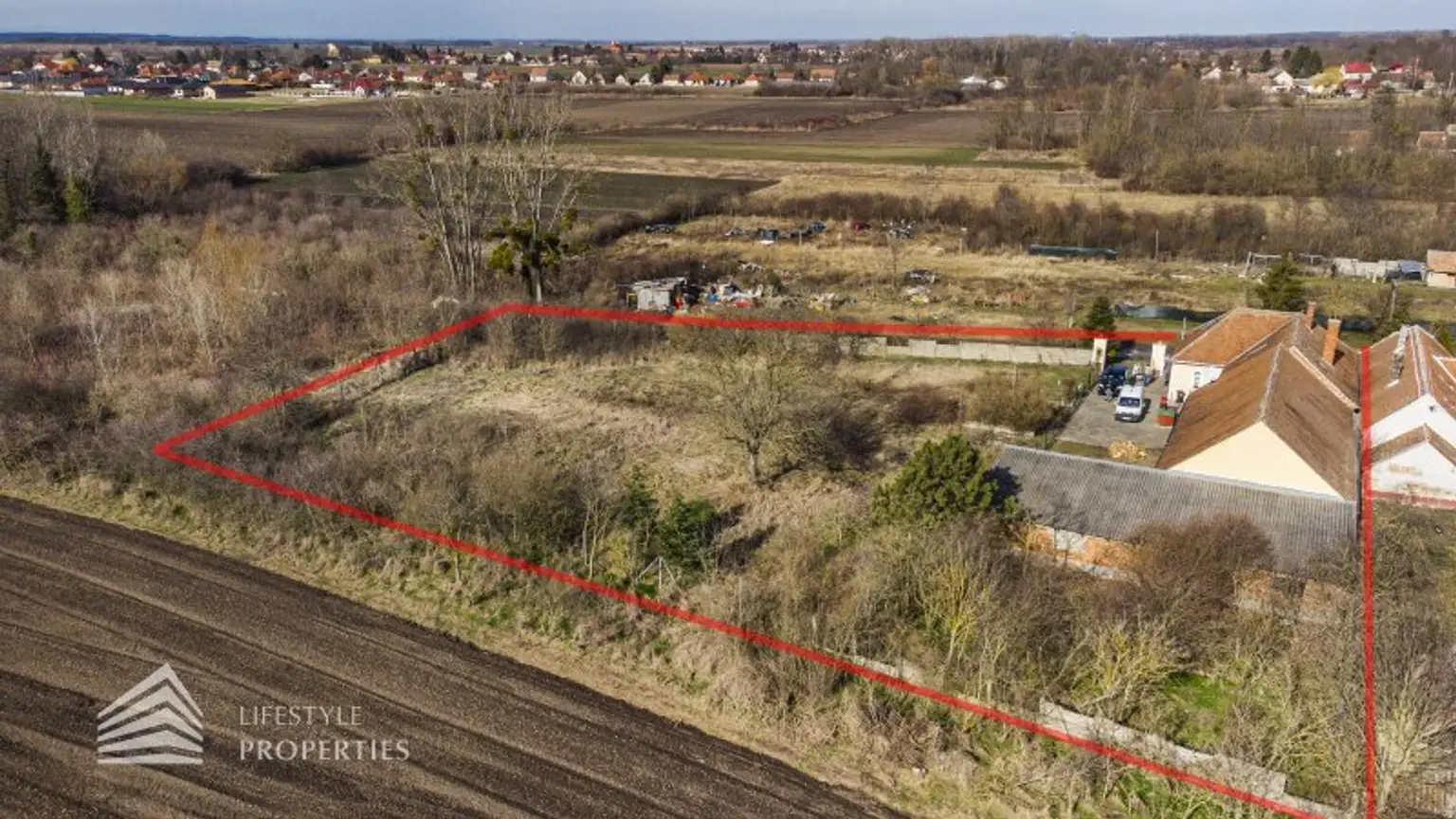 Geräumiges renovierungsbedürftiges Einfamilienhaus mit großen Garten