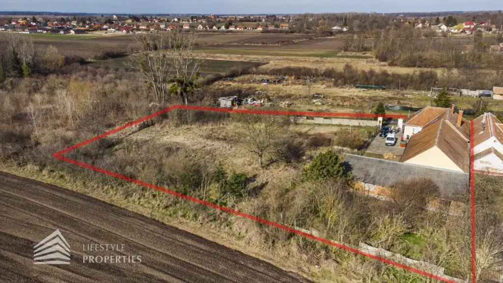 Geräumiges renovierungsbedürftiges Einfamilienhaus mit großen Garten