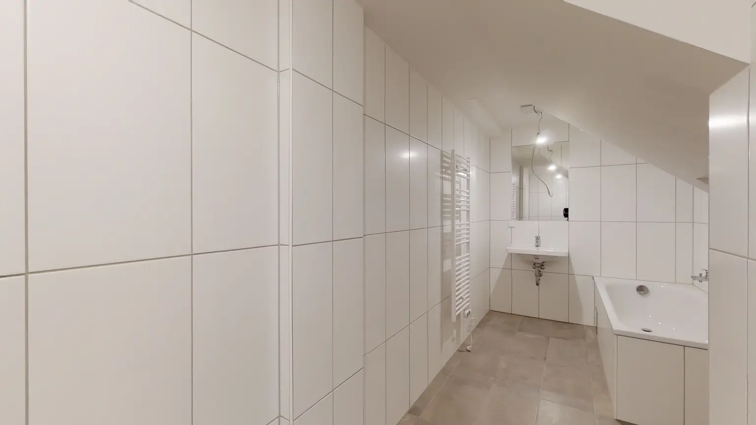 Zwölfergasse: Ein Stückchen Individualität - Lichtdurchflutete Loggia-Maisonettwohnung