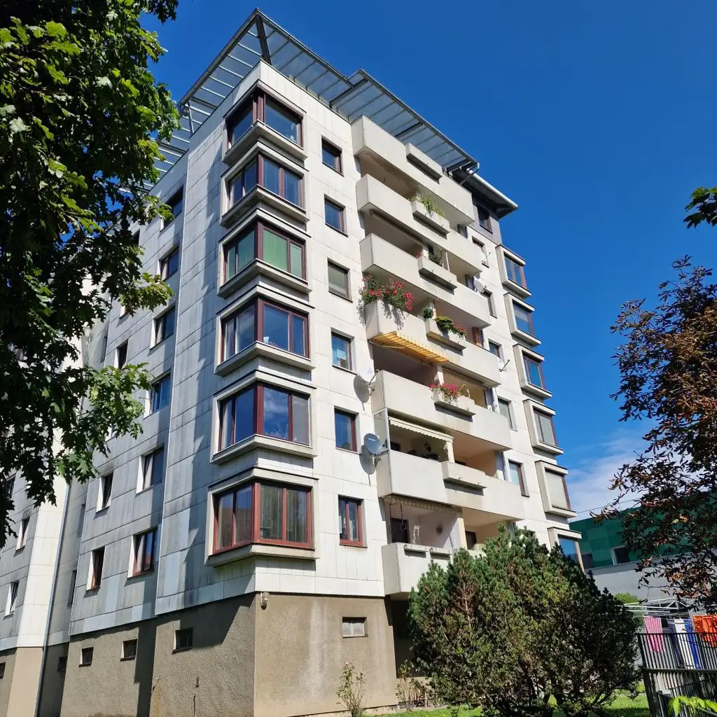 Ruhige und sonnige 4-Zimmer-Wohnung in zentraler Lage!