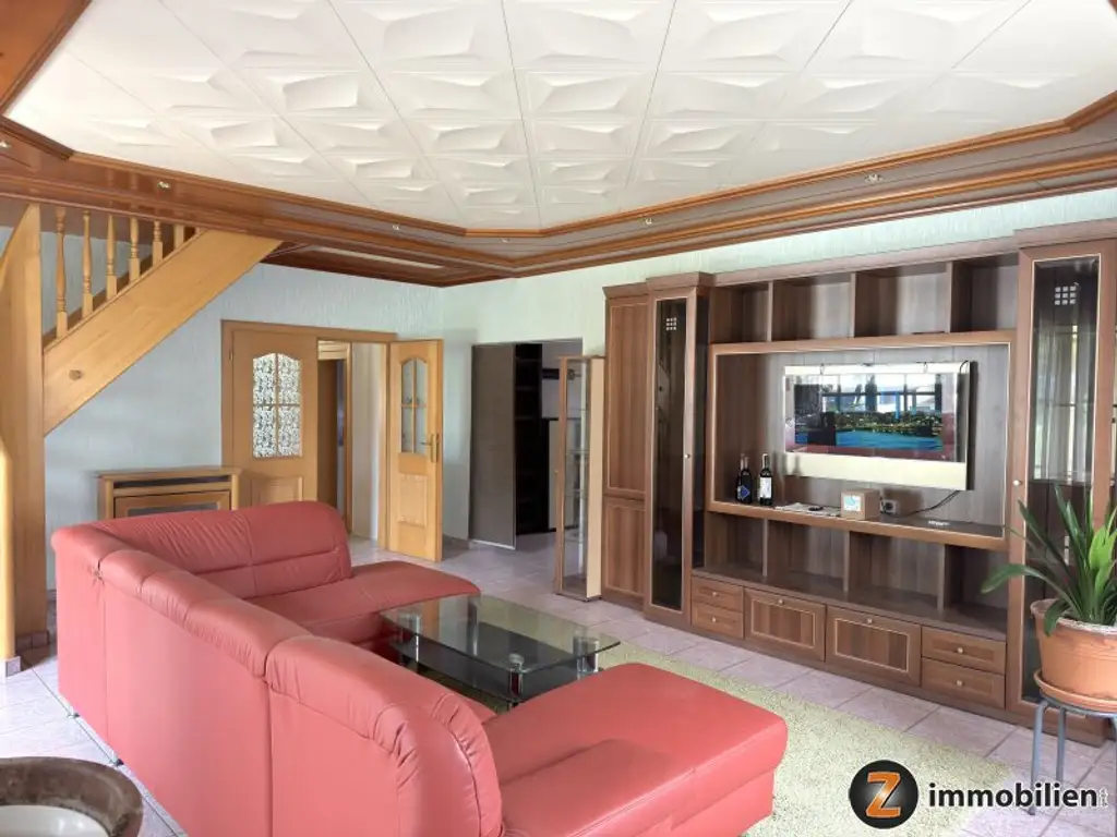 Einfamilienhaus mit Garage, schönem Garten und Teich in ruhiger Wohnlage