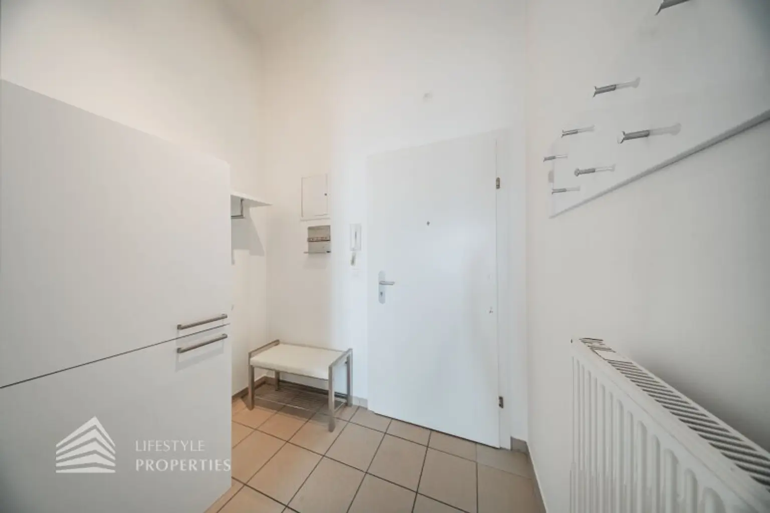 Helle 2-Zimmer Wohnung, Nähe Landstraße Hauptstraße