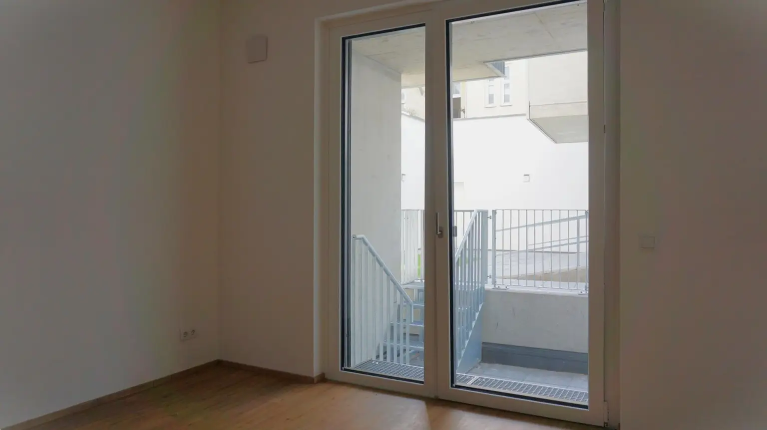 Erdgeschoß!  2-Zimmer-Wohnung mit Terrasse! – urban & naturnah in Penzing