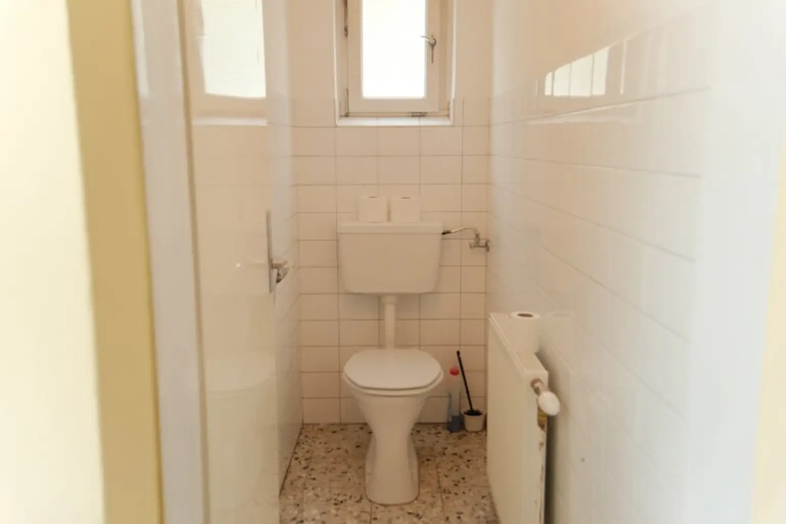 Zistersdorf: A5 - Nähe: großzügiges Wohnhaus ( 2 Wohneinheiten ) mit traumhaften Garten, Garage und Werkstatt