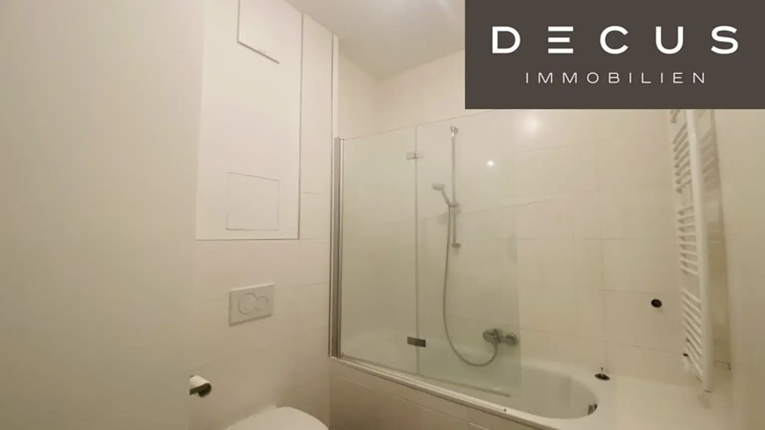 / BALKON / 3 ZIMMER / 2 BÄDER /  MODERNE ANLAGE / U-BAHN NÄHE