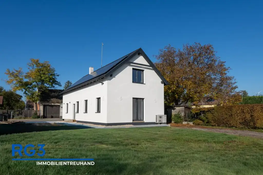 Neuwertiges Einfamilienhaus mit großem Garten