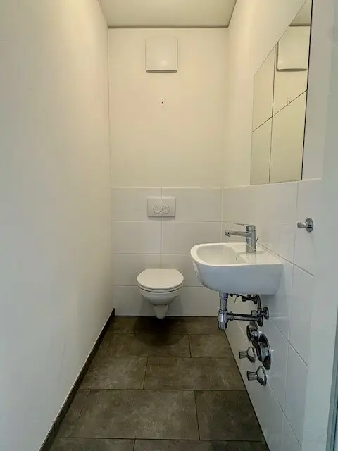 WC mit Waschbecken