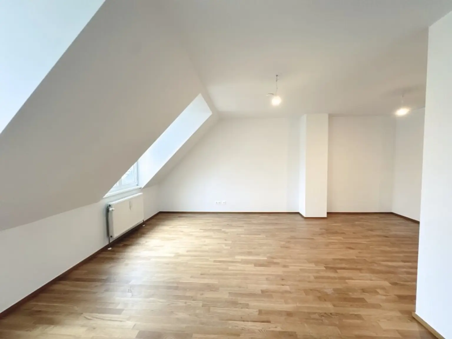 NEU! ERSTBEZUG nach Sanierung! Geräumige 2-Zimmer Dachgeschosswohnung in 1200 zu vermieten!