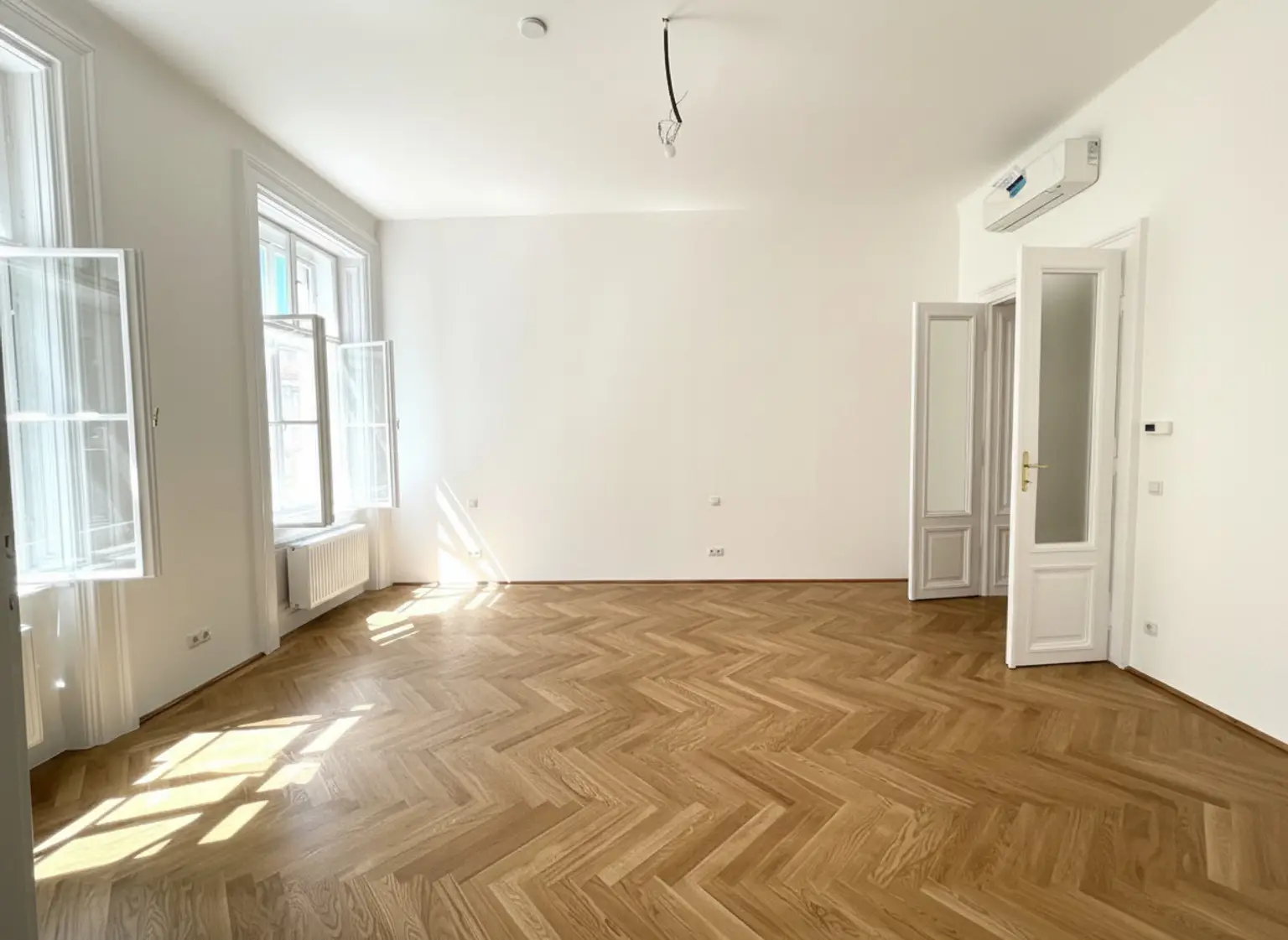 UNBEFRISTET und ERSTBEZUG: Prachtvolle, klimatisierte 4-Zimmer-Wohnung in fantastischer Lage